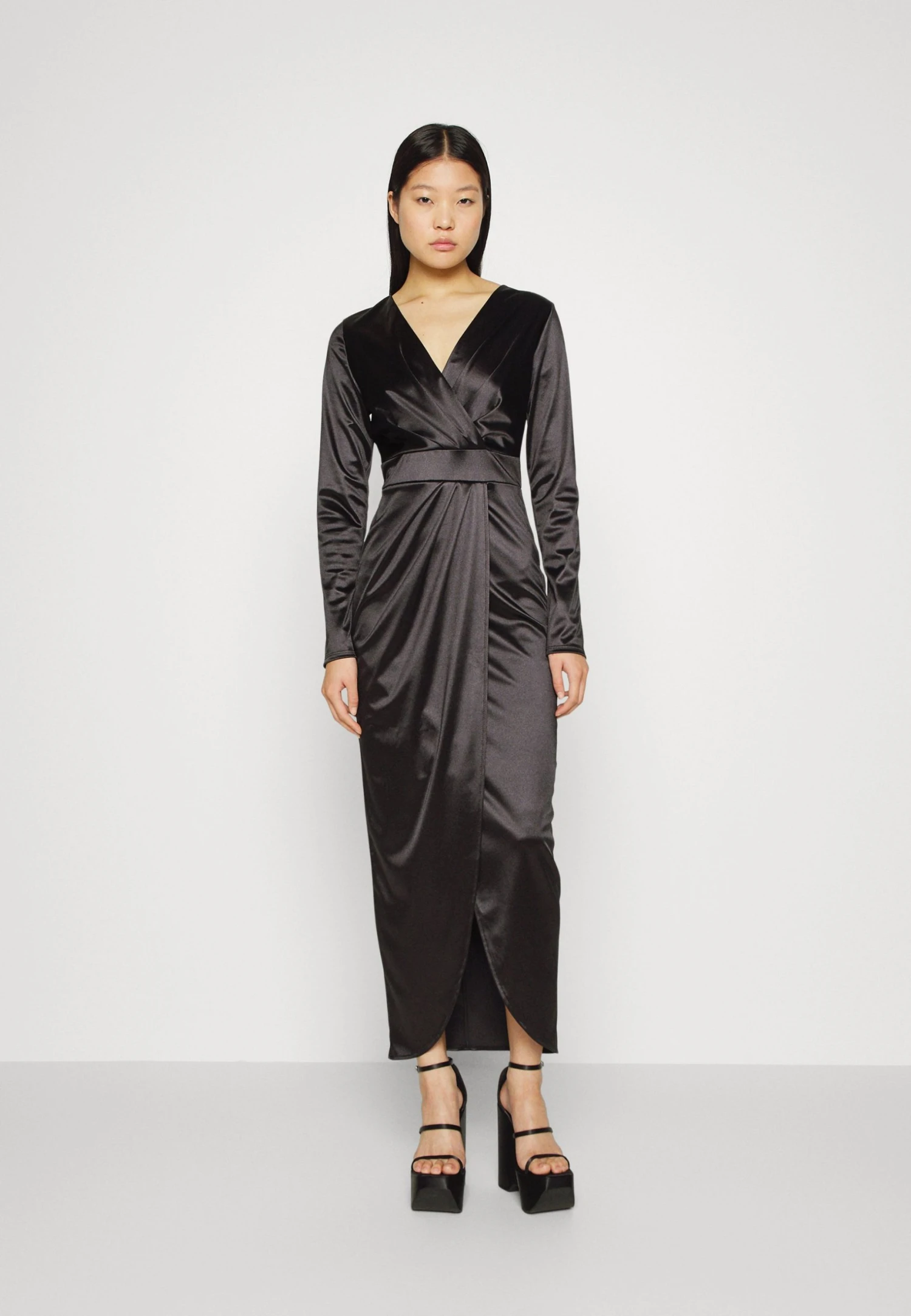 Wal G Reana Long Sleeve Midi - Cocktailjurk - Black 1 Wal G Reana Long Sleeve Midi - Cocktailjurk - Black