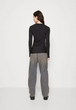 WEEKDAY Isia Asymmetric Drape Long Sleeve - Longsleeve - Black 8 WEEKDAY Isia Asymmetric Drape Long Sleeve - Longsleeve - Black -dress shop 23060212556b4007b446df5803749bab