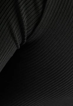 BERSHKA Long Sleeve With Cut-Out Detail Asymmetric - Cocktailjurk - Black -dress shop 52154609bf384c9f93017414b9568fef