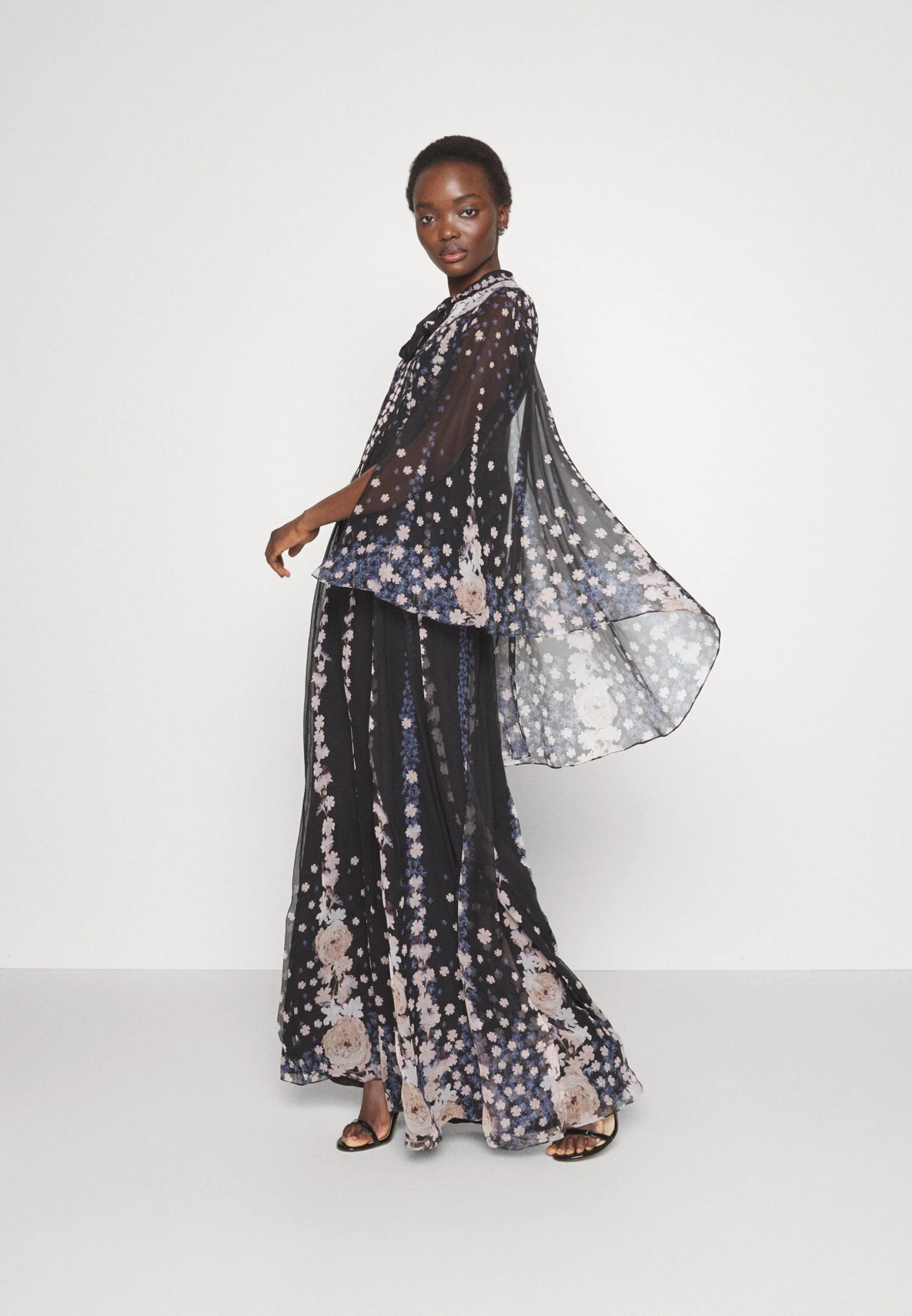 Erdem Long Sleeve Cape Effect Gown Bow Neck Detail - Galajurk - Black/Multi 4 Erdem Long Sleeve Cape Effect Gown Bow Neck Detail - Galajurk - Black/Multi - Afbeelding 4