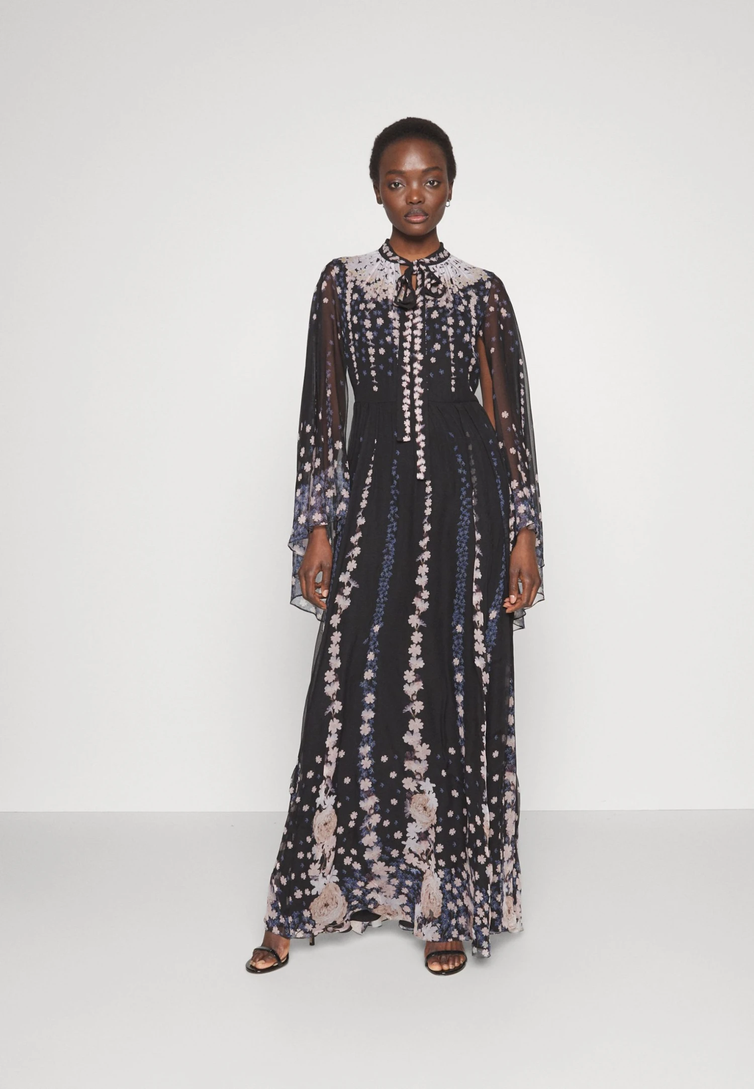 Erdem Long Sleeve Cape Effect Gown Bow Neck Detail - Galajurk - Black/Multi 2 Erdem Long Sleeve Cape Effect Gown Bow Neck Detail - Galajurk - Black/Multi - Afbeelding 2