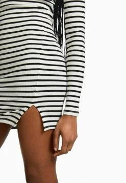 BERSHKA Long Sleeve Mini- Etui-Jurk - White -dress shop 706e516f6d8c4be884c54aa3e68487fc