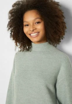 BERSHKA Long Sleeve - Gebreide Jurk - Evergreen -dress shop 9d1457b8a2504b7f898c261fb70af2c2