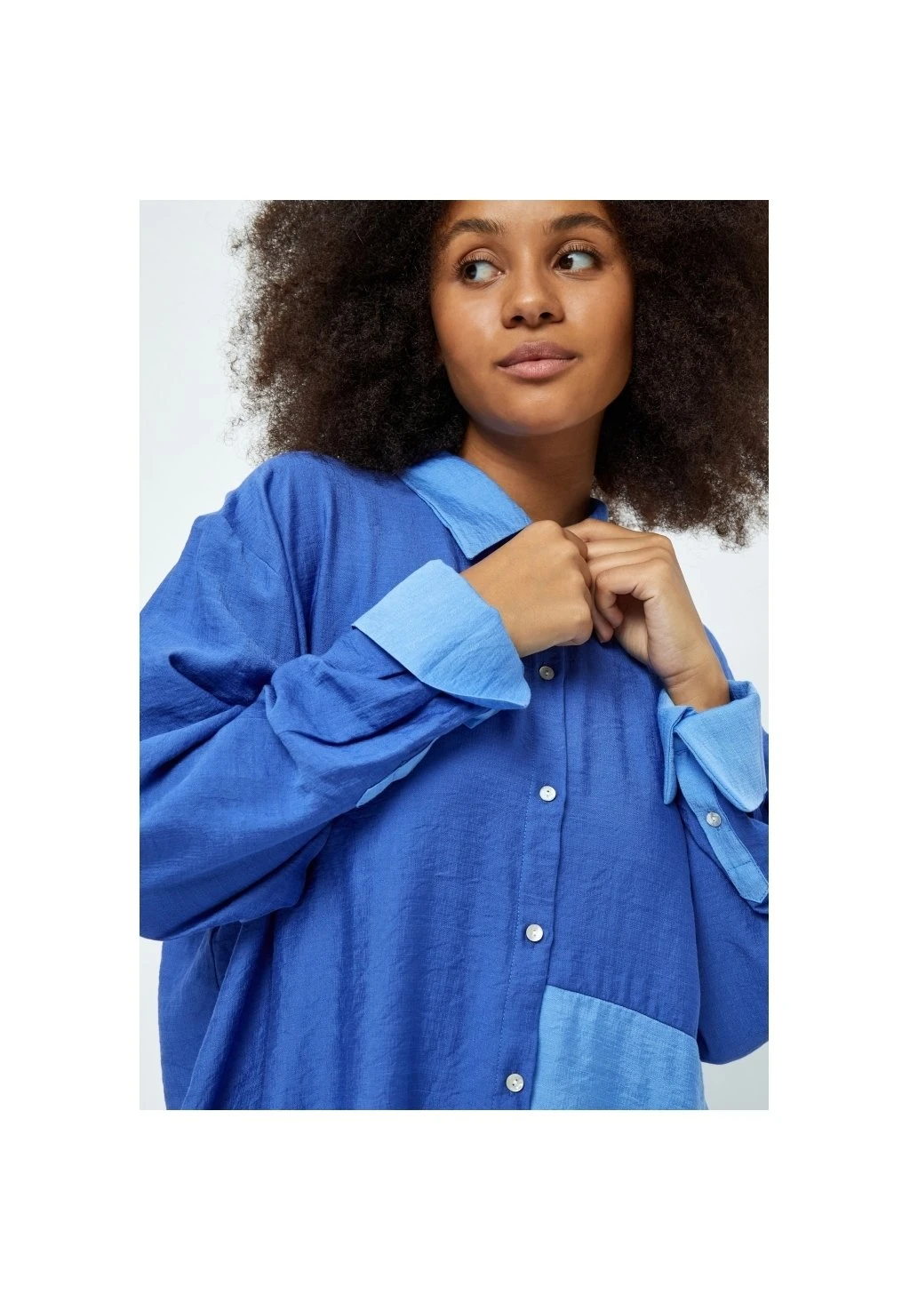 Peppercorn Lene Long Sleeve Curve. - Overhemdblouse - Gladious Blue 4 Peppercorn Lene Long Sleeve Curve. - Overhemdblouse - Gladious Blue - Afbeelding 4