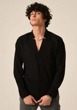 Antioch V-Neck Long Sleeve - Longsleeve - Black